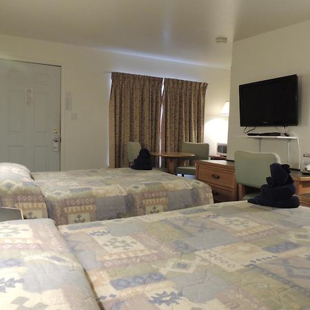 100 Mile Motel & Rv Park 100 Mile House Room photo