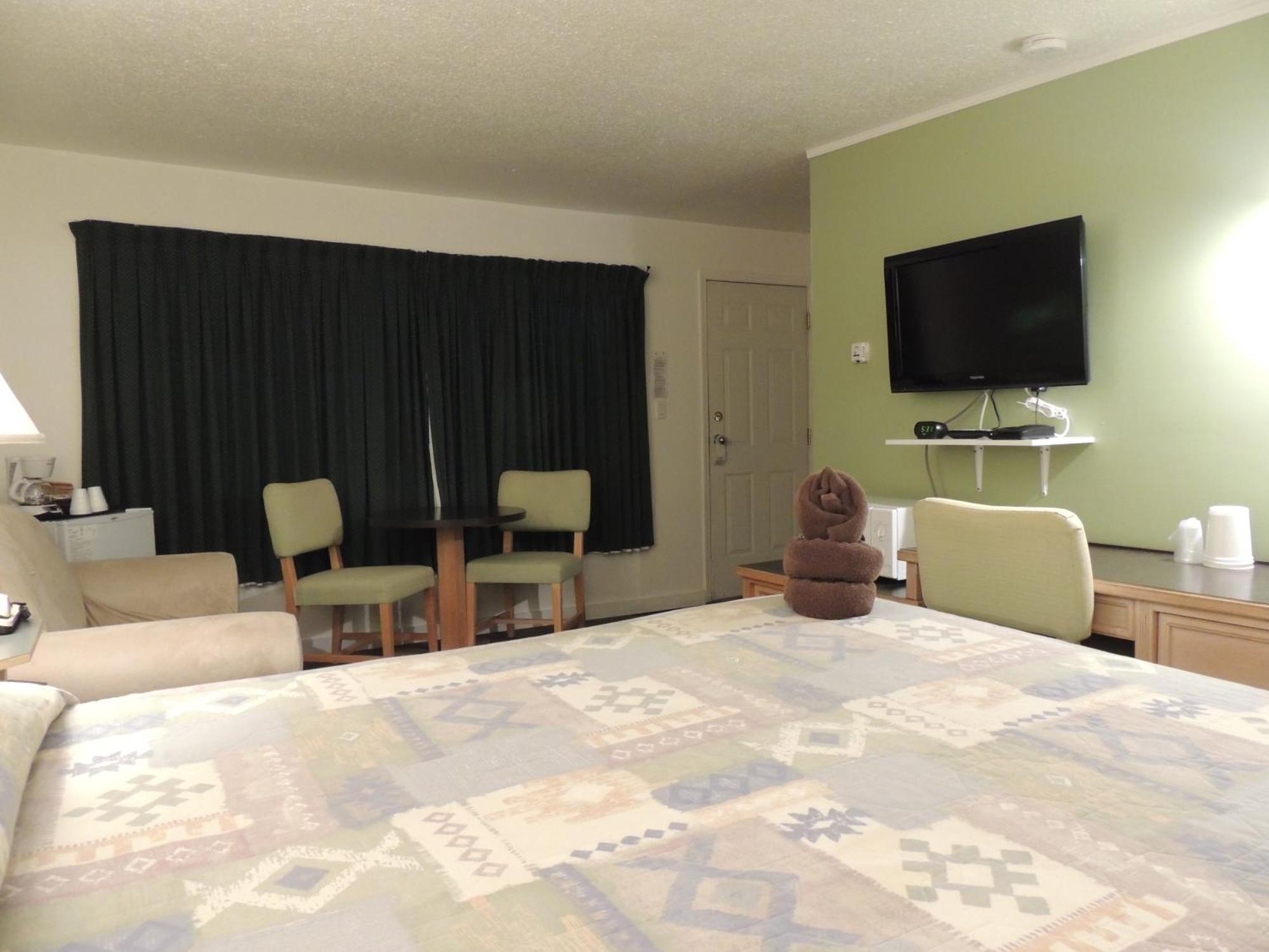100 Mile Motel & Rv Park 100 Mile House Room photo