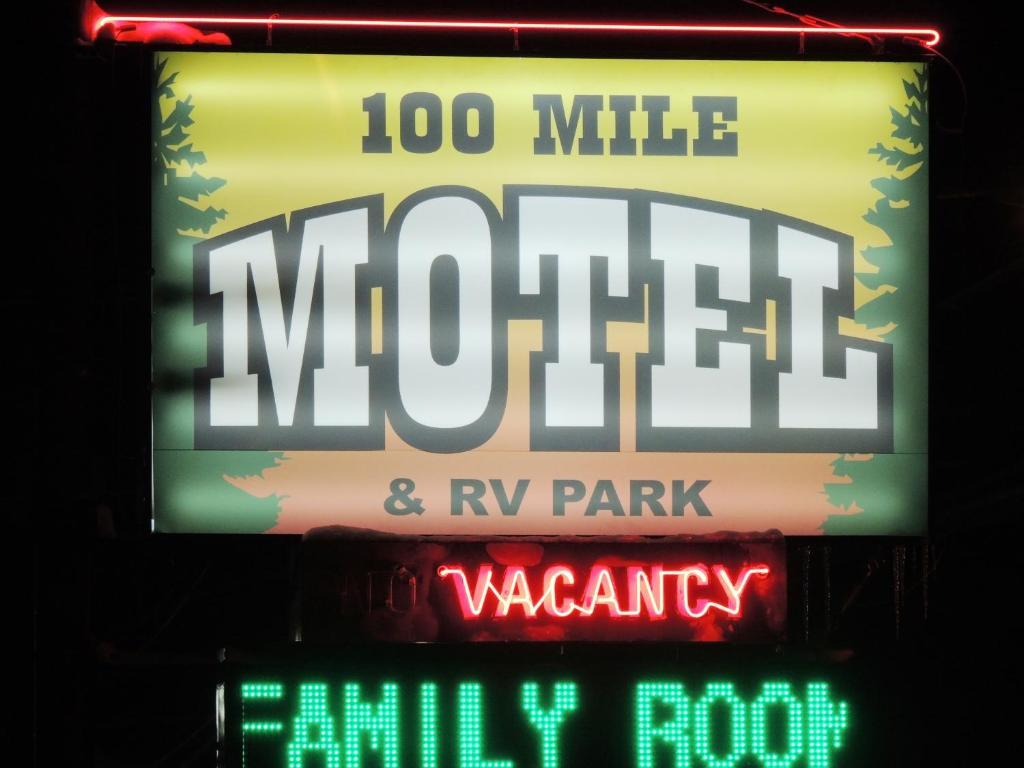100 Mile Motel & Rv Park 100 Mile House Exterior photo