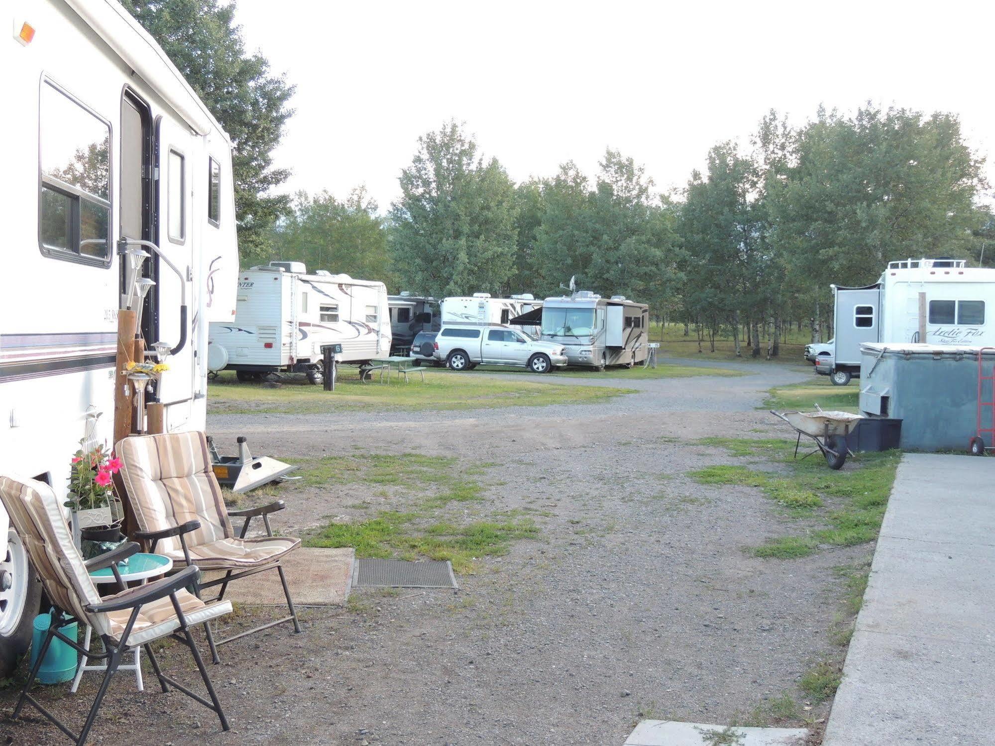 100 Mile Motel & Rv Park 100 Mile House Exterior photo
