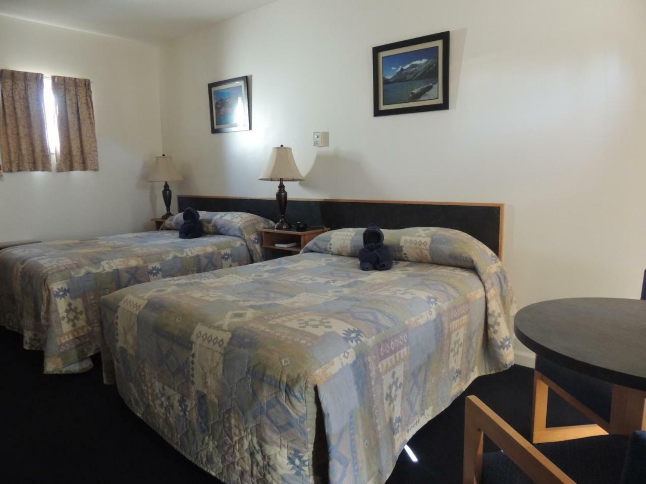 100 Mile Motel & Rv Park 100 Mile House Exterior photo